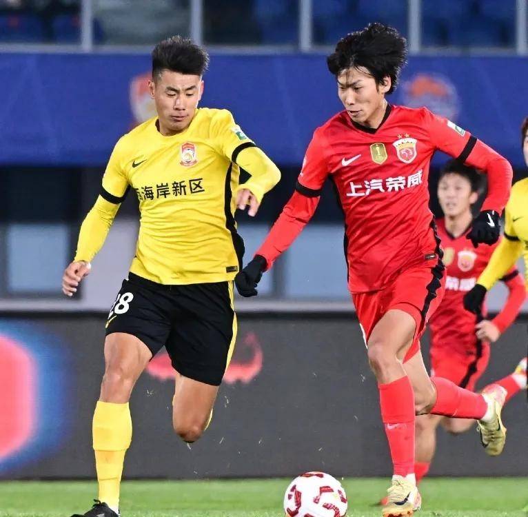 包含中超赛前走向成谜，亚特兰大外线爆发，信心回归，阵容厚度经受考验的词条